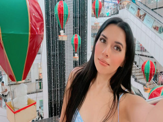 Alter: 32 / Widder - Alter: 151 / normal - Geschlecht: weiblich - Ausrichtung: bisexuell - Haare: brünett / lang - Piercing: keins - bewebmaster-Alter: B - Hautfarbe: latina - Augen: braun - Rasur: vollrasiert